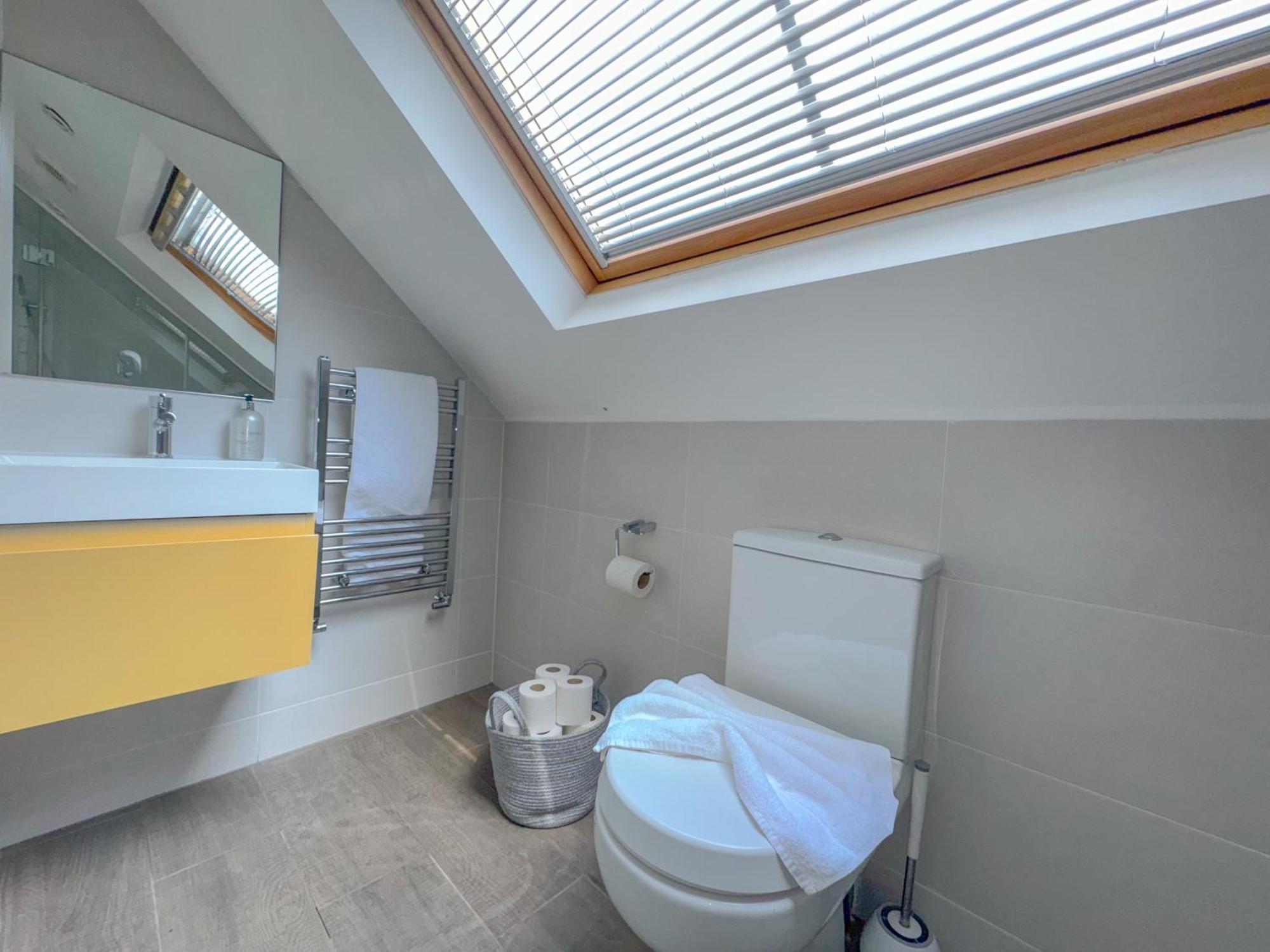 Pass The Keys 2 Bed 2 Bath Duplex London