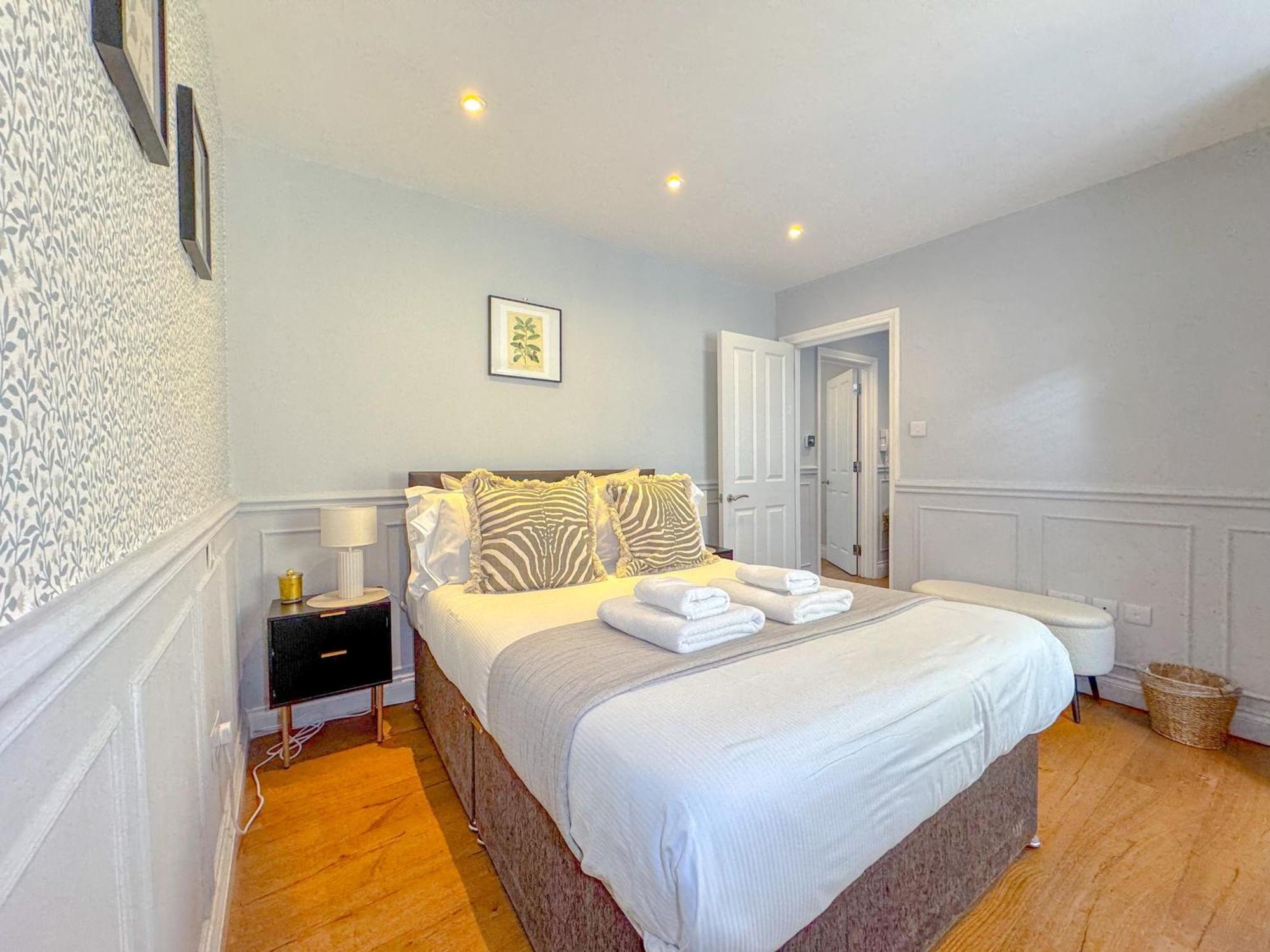Pass The Keys 2 Bed 2 Bath Duplex